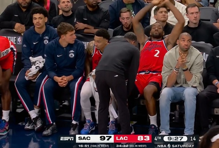 世界杯手机观看app下载-伤不起啊!伦纳德防守时又被撞到&一瘸一拐 已确定退赛!